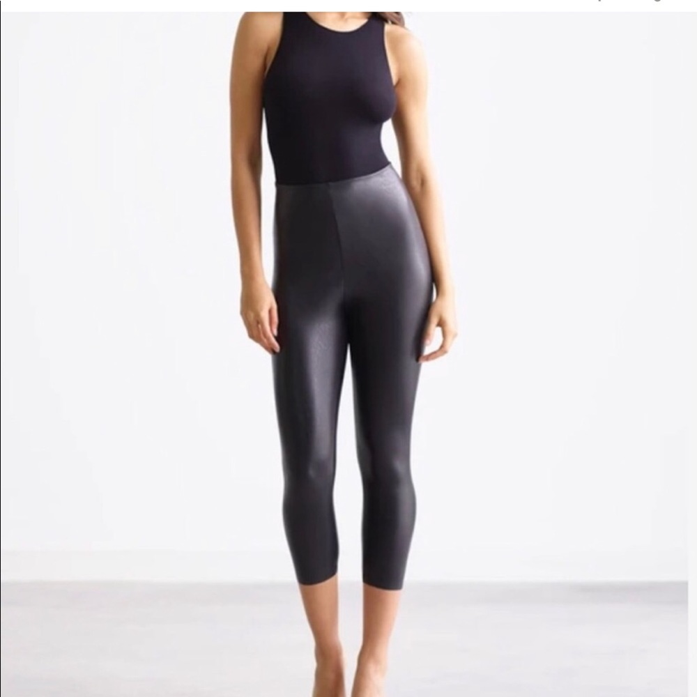 Commando control faux leather crop leggings